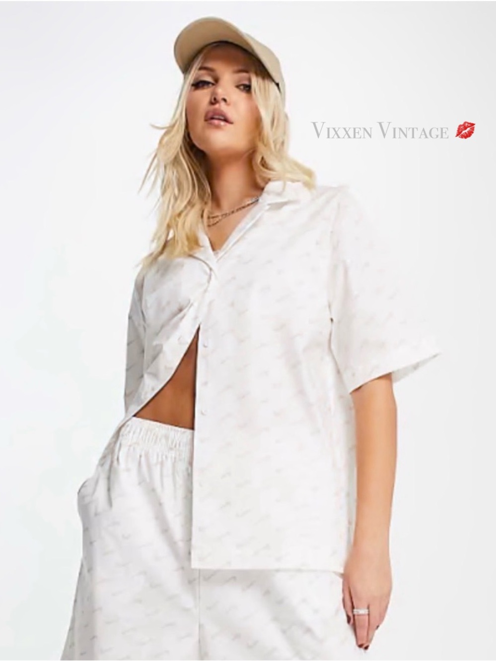 NIKE OVERSIZED ‘WOMEN’S EVERYDAY MODERN AOP SWOOSH SHIRT’ IN SAIL WHITE